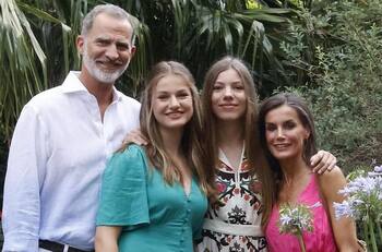 El truco de la reina Letizia para lucir espectacular al lado de Leonor y Sofía