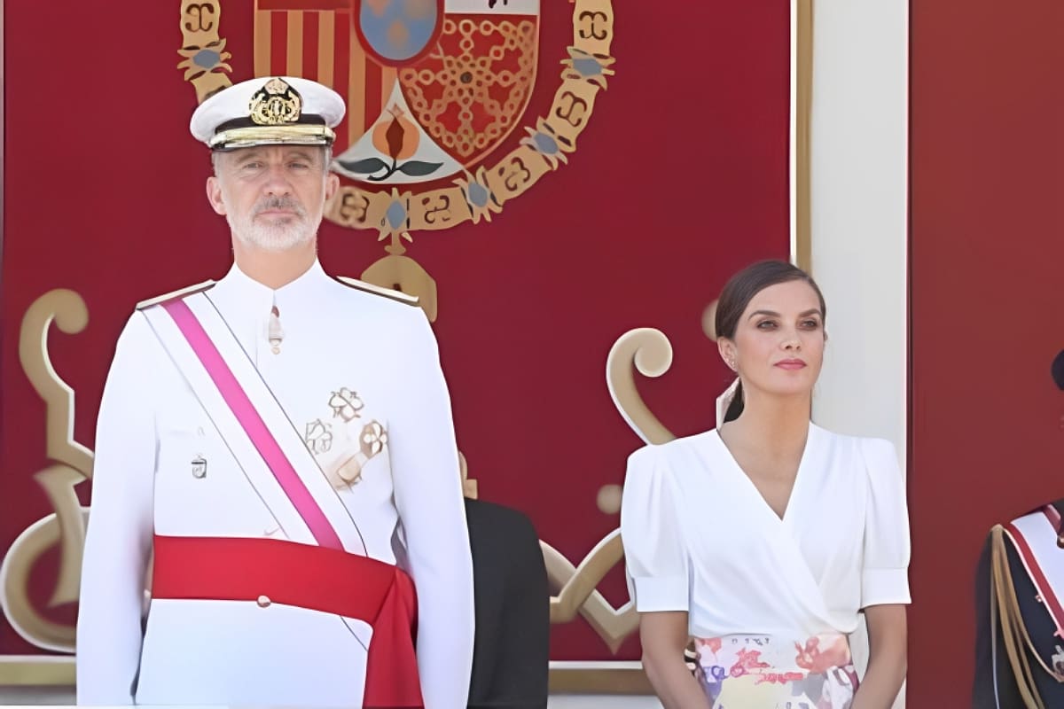 Los monarcas encabezaron el desfile de las Fuerzas Armadas en Granada.