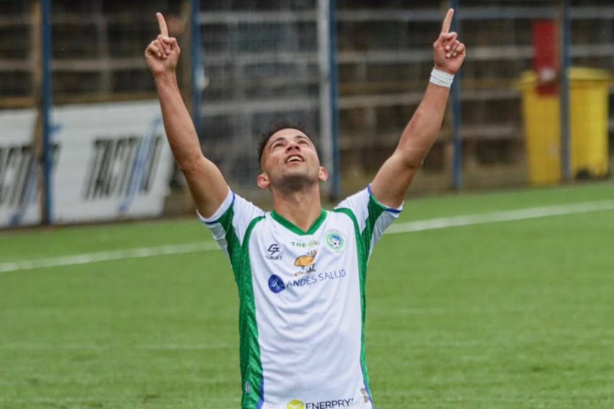 El delantero de Deportes Puerto Montt confía en poder lograr el ascenso a Primera División. Foto: Camilo Santana.