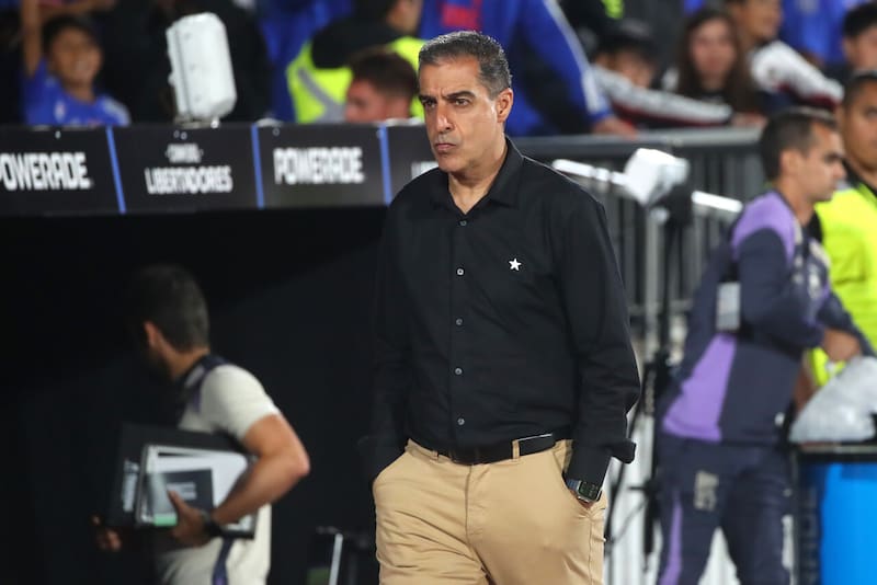 El DT de Botafogo ya palpita el duelo ante U. de Chile. Foto: Aton.