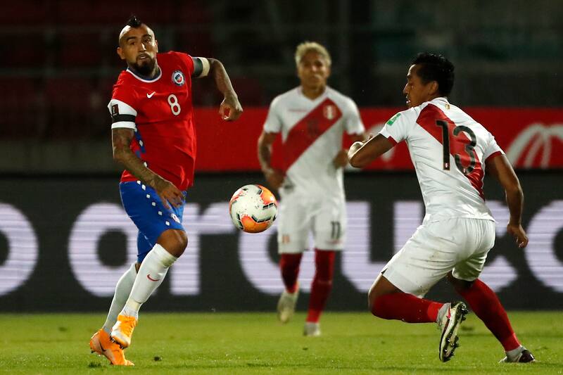 Renato Tapia ha enfrentado a Chile en cinco ocasiones.