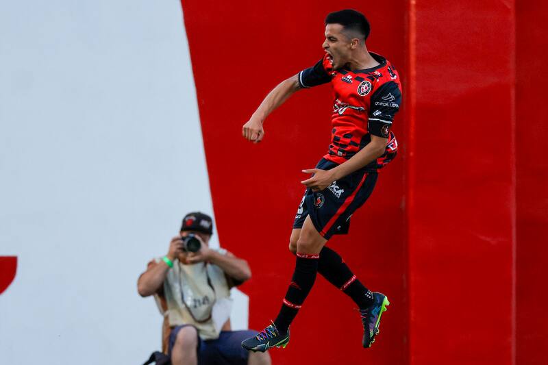 Renato Tarifeño anotó el gol que le entregó el triunfo a Deportes Limache en el partido de ida.