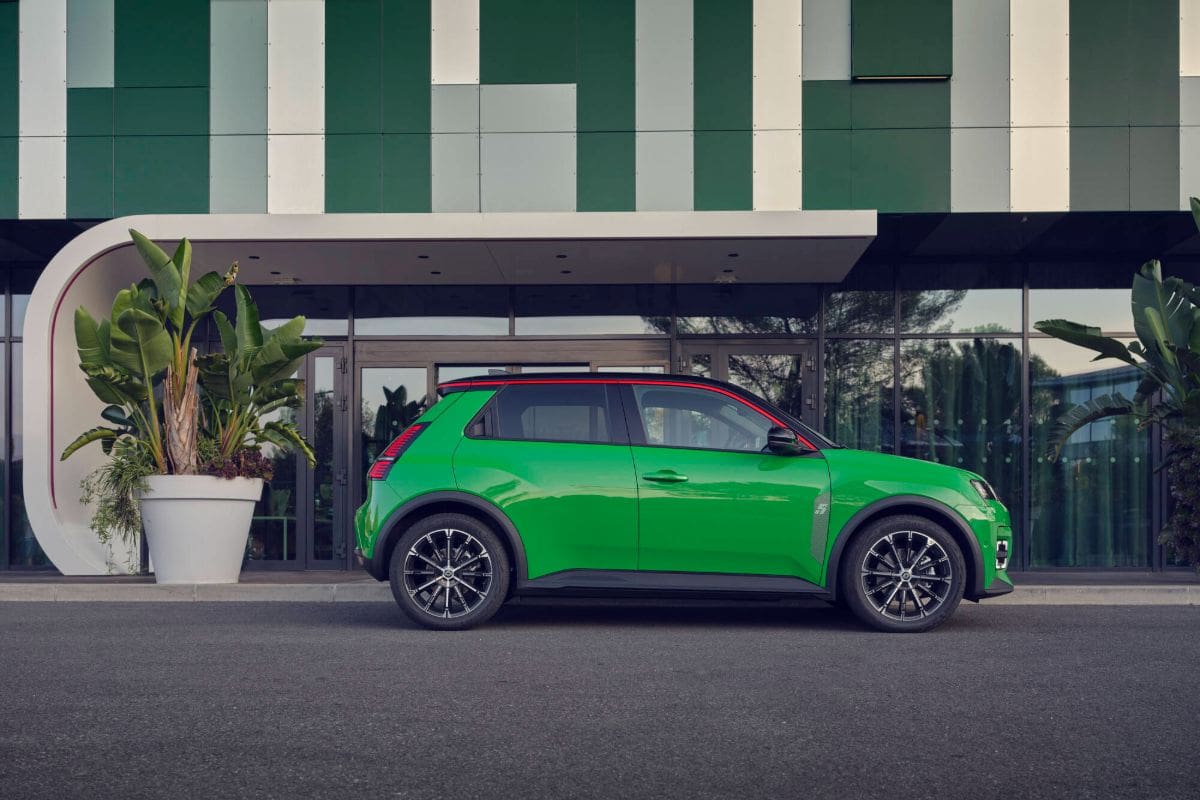 El Renault 5 E-Tech es el nuevo auto del año en Europa