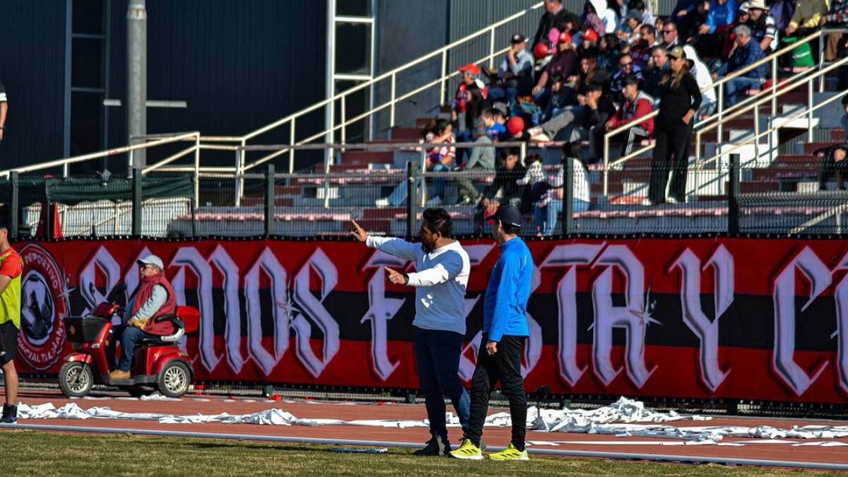 Fue campeón con la U a inicios de los 2000 y ahora asumió un desafío en Tercera A como técnico