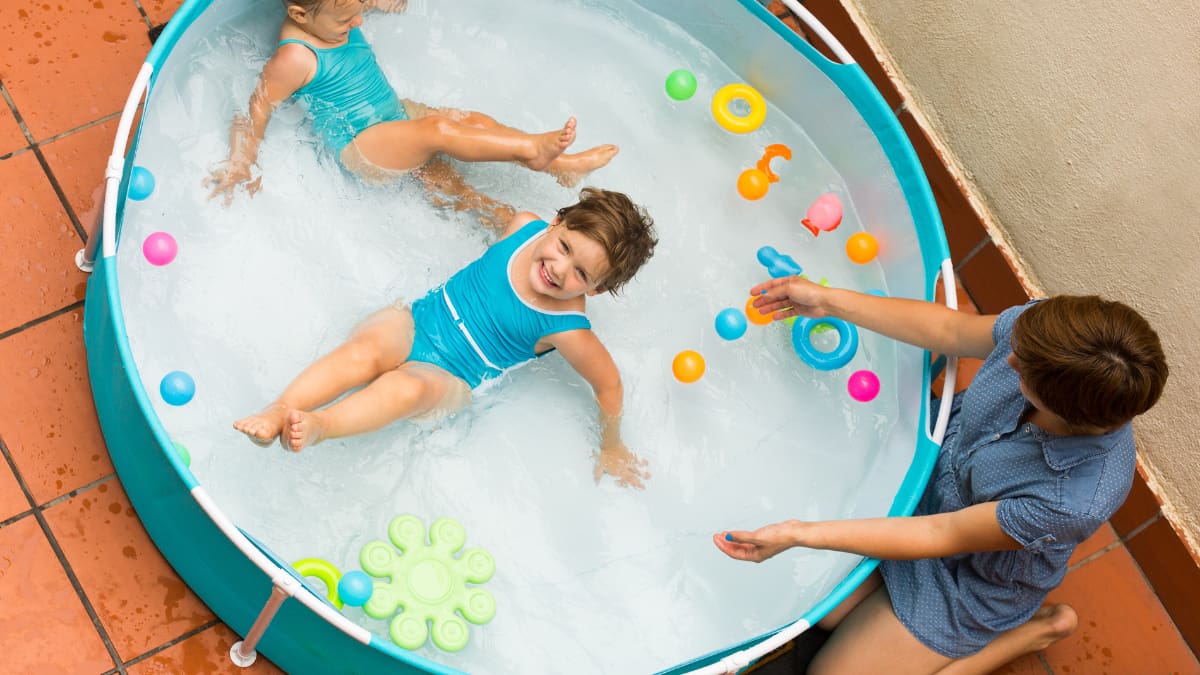 En pocos pasos: aprende la manera correcta de reparar una piscina pinchada en casa