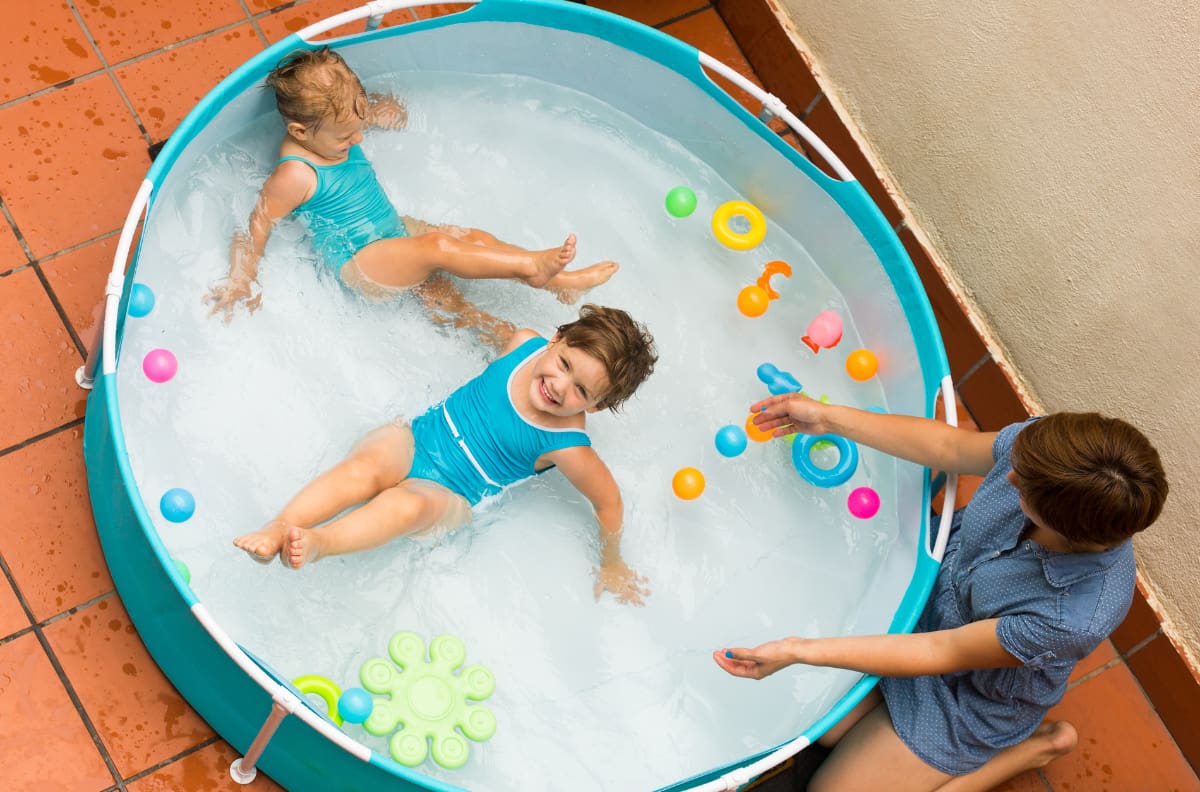 En pocos pasos: aprende la manera correcta de reparar una piscina pinchada en casa