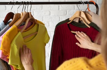 Sin usar químicos: Con este aromatizante casero podrás espantar a las polillas del clóset fácilmente