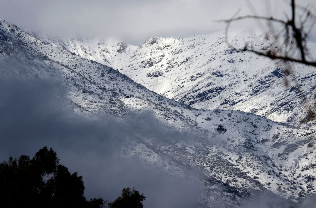 Logran rescatar a las 20 personas atrapadas en el Centro de Ski Lagunillas en San José de Maipo
