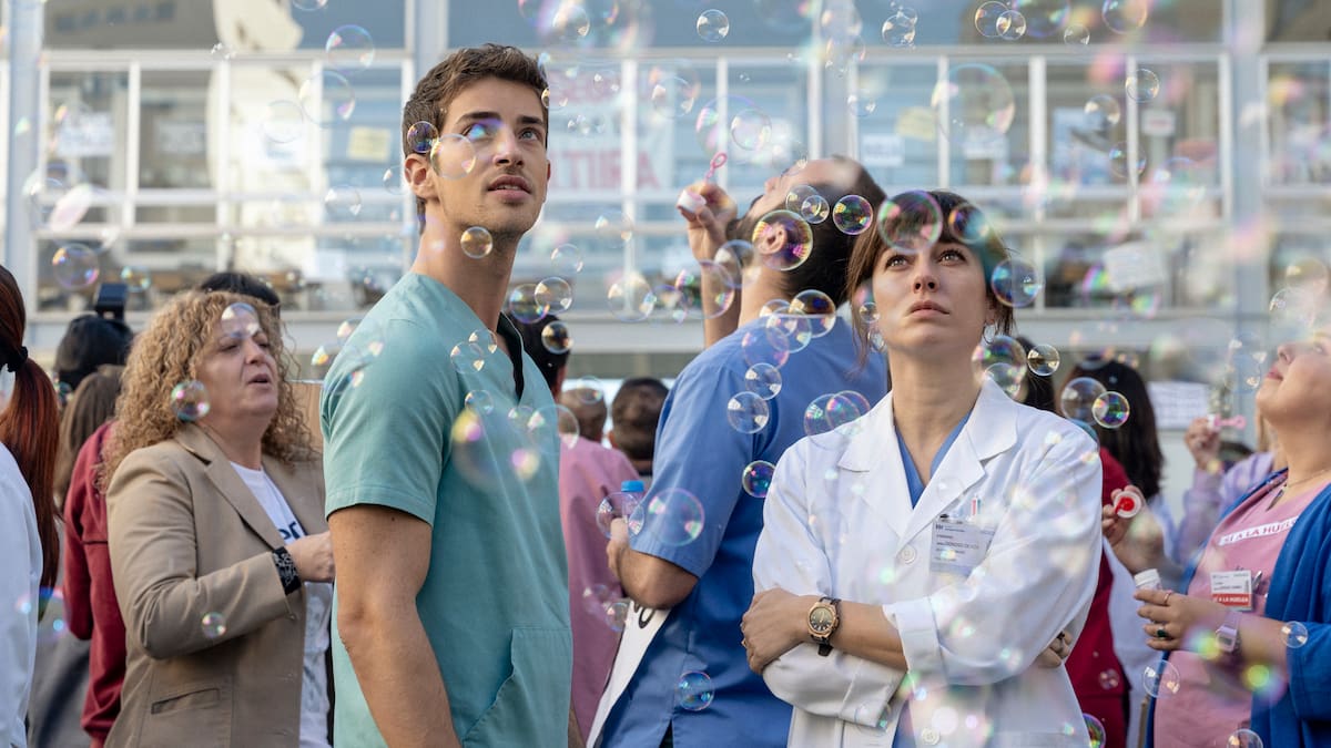 Manu Ríos es Biel, Blanca Suárez es Jésica en "la nueva serie de Netflix