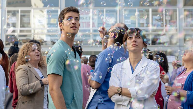 Manu Ríos es Biel, Blanca Suárez es Jésica en "la nueva serie de Netflix