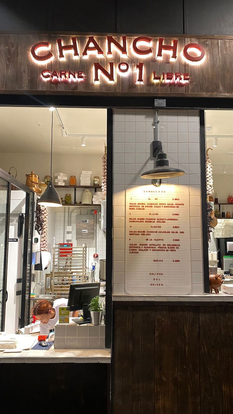 El precio de los sándwiches parte en los $8.600. Además, cuentan con opciones vegetarianas para aquellos que no consumen proteína de cerdo.