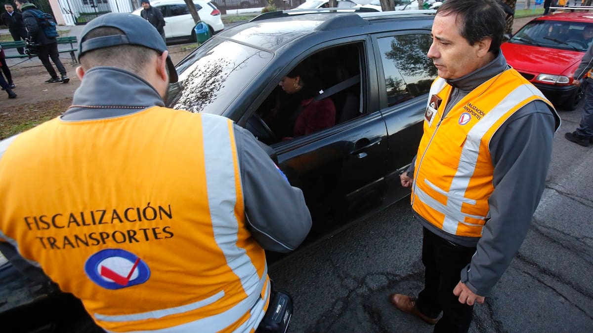 Restricción vehicular este viernes: Revisa qué patentes no pueden circular en Santiago este 3 de julio