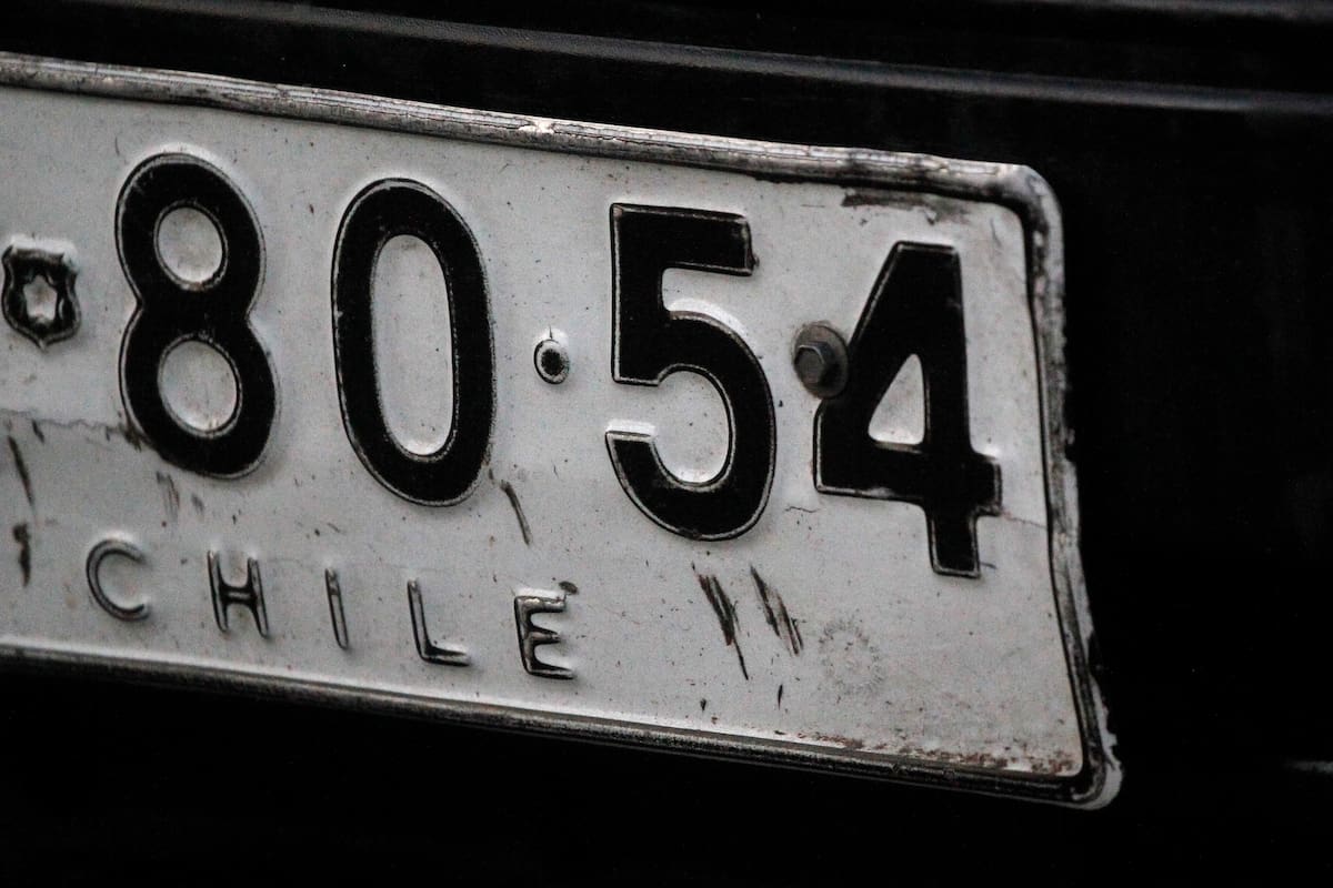 Revisa cuáles son las patentes que no podrán circular este martes 12 de mayo de 2026 en la provincia de Santiago, Puente Alto y San Bernardo.