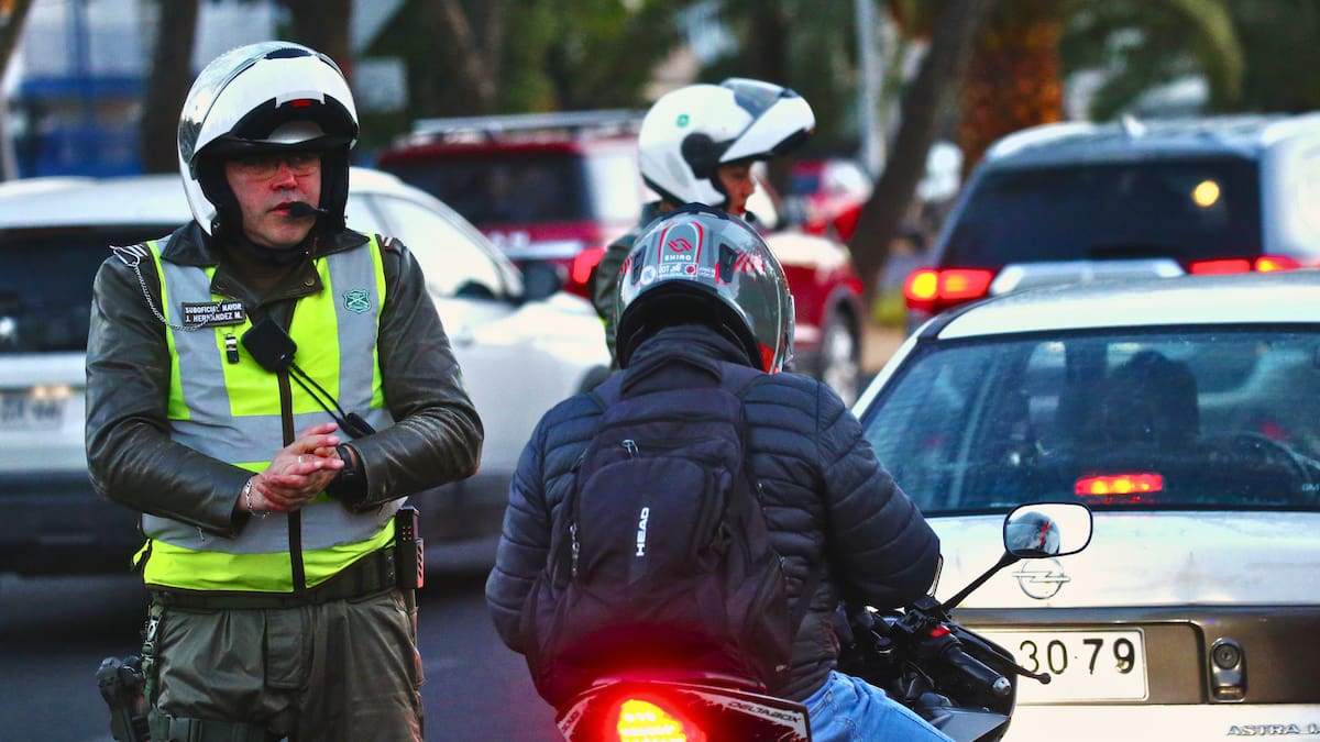 Restricción vehicular en Santiago para este martes: Conoce las patentes que no podrán circular el 23 de junio