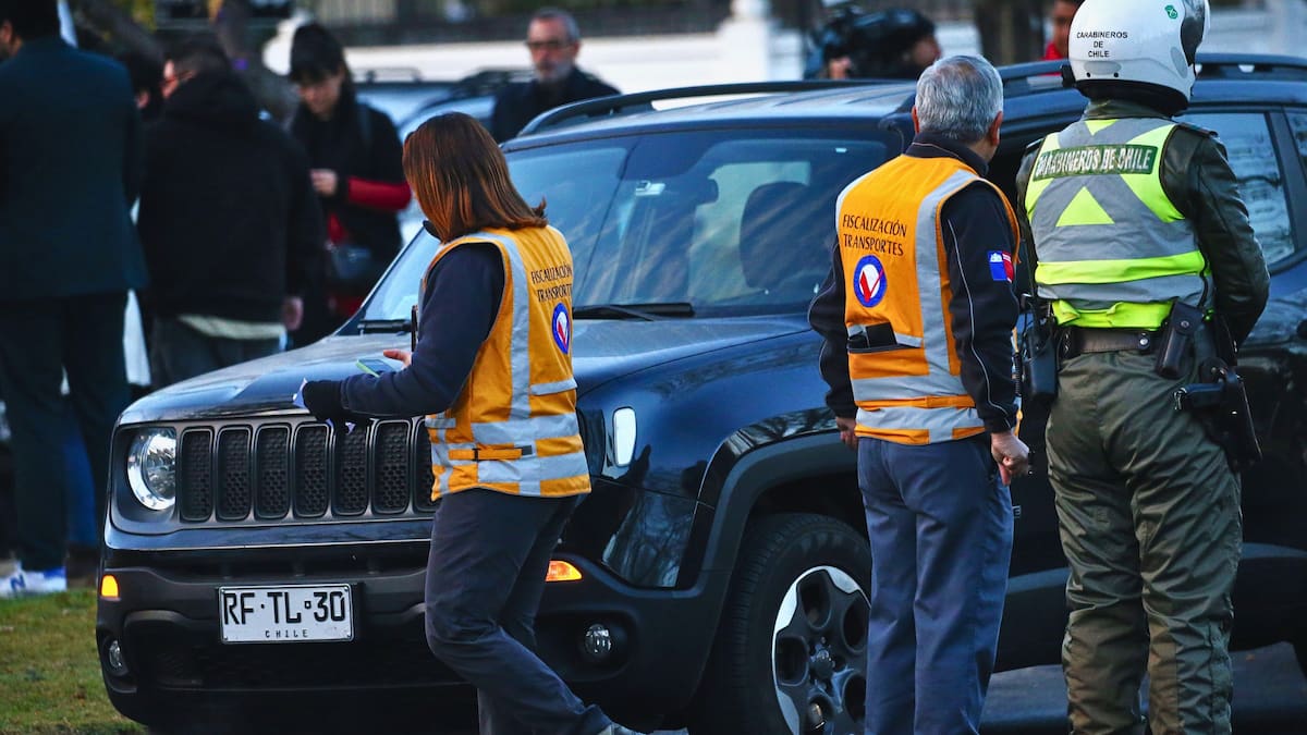 Restricción vehicular para este martes: Conoce las patentes que no podrán circular el 28 de julio por Santiago