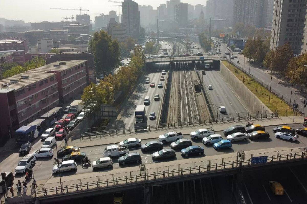 La medida limita la circulación de vehículos motorizados según su patente.
