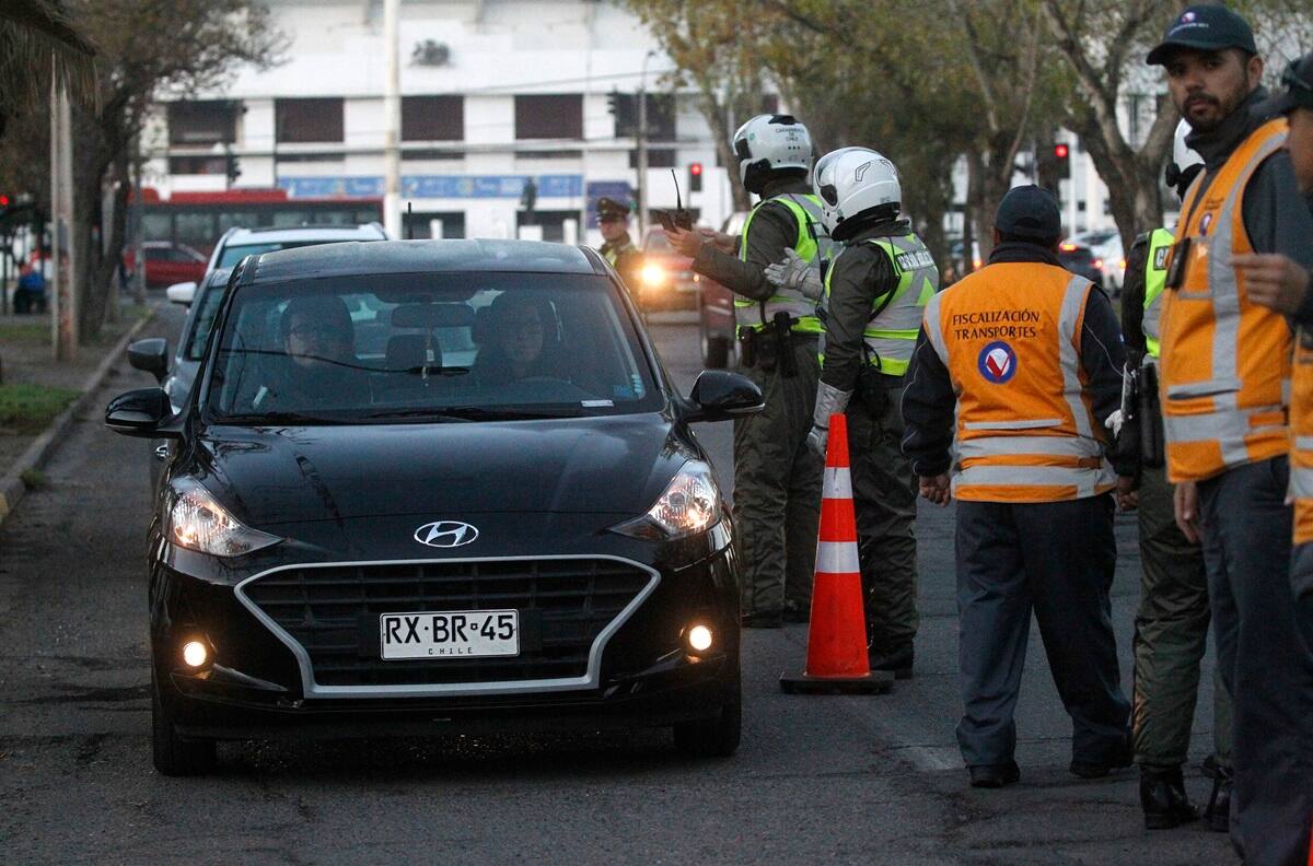 Restricción Vehicular 2024: ¿Cuáles son los autos que no pueden circular este martes en Santiago?