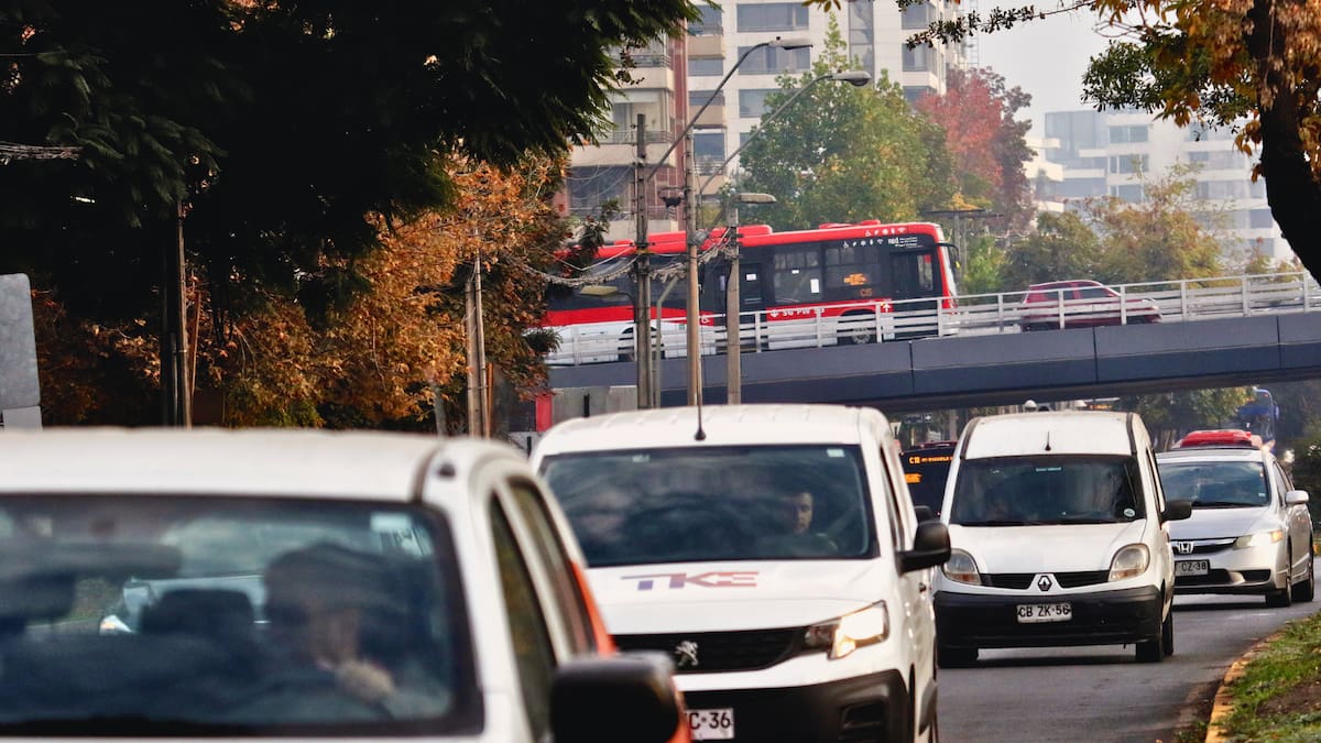 Restricción vehicular para el jueves 4 de junio: Estas patentes NO podrán circular por Santiago