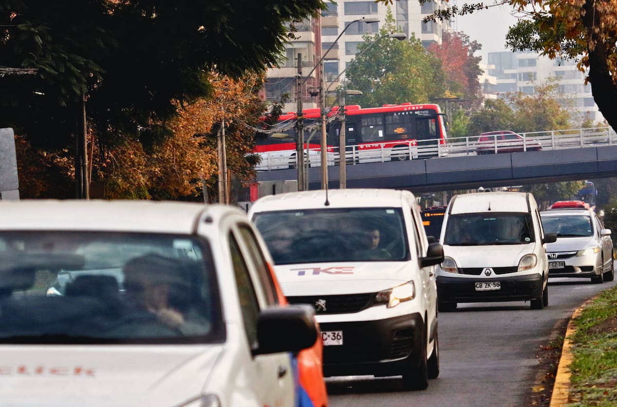 Restricción vehicular para el jueves 4 de junio: Estas patentes NO podrán circular por Santiago