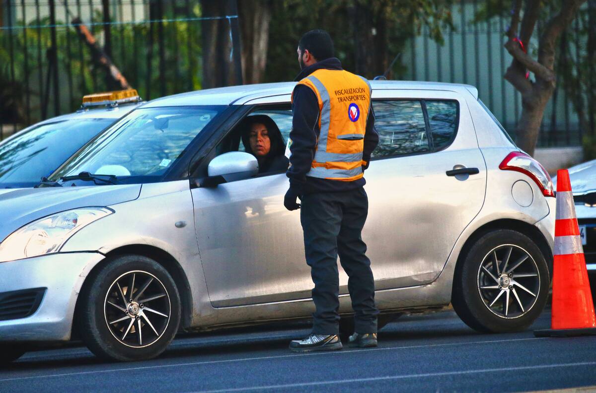 Restricción vehicular jueves 28 de mayo: Estas patentes NO podrán circular por el Gran Santiago