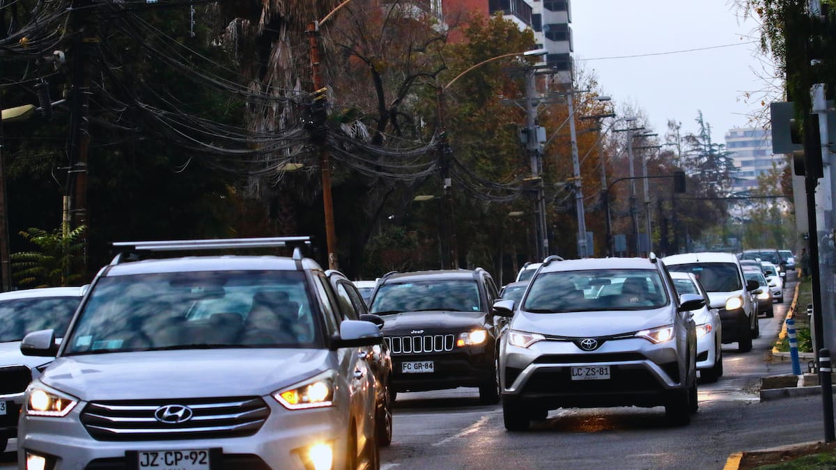 Restricción vehicular para el jueves 30 de julio: Estas patentes NO podrán circular por el Gran Santiago