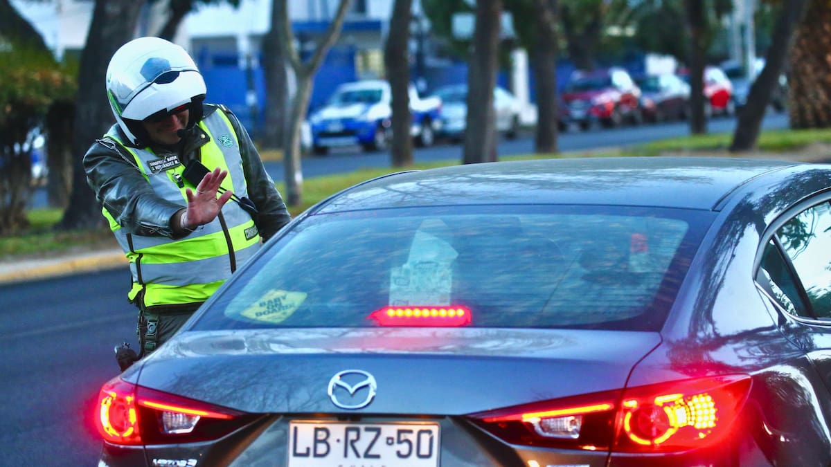 Restricción vehicular para este martes: Estas patentes no podrán circular por Santiago el 9 de junio