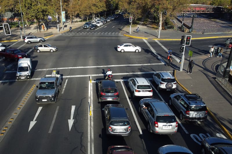 Conoce qué patentes no pueden circular este lunes.