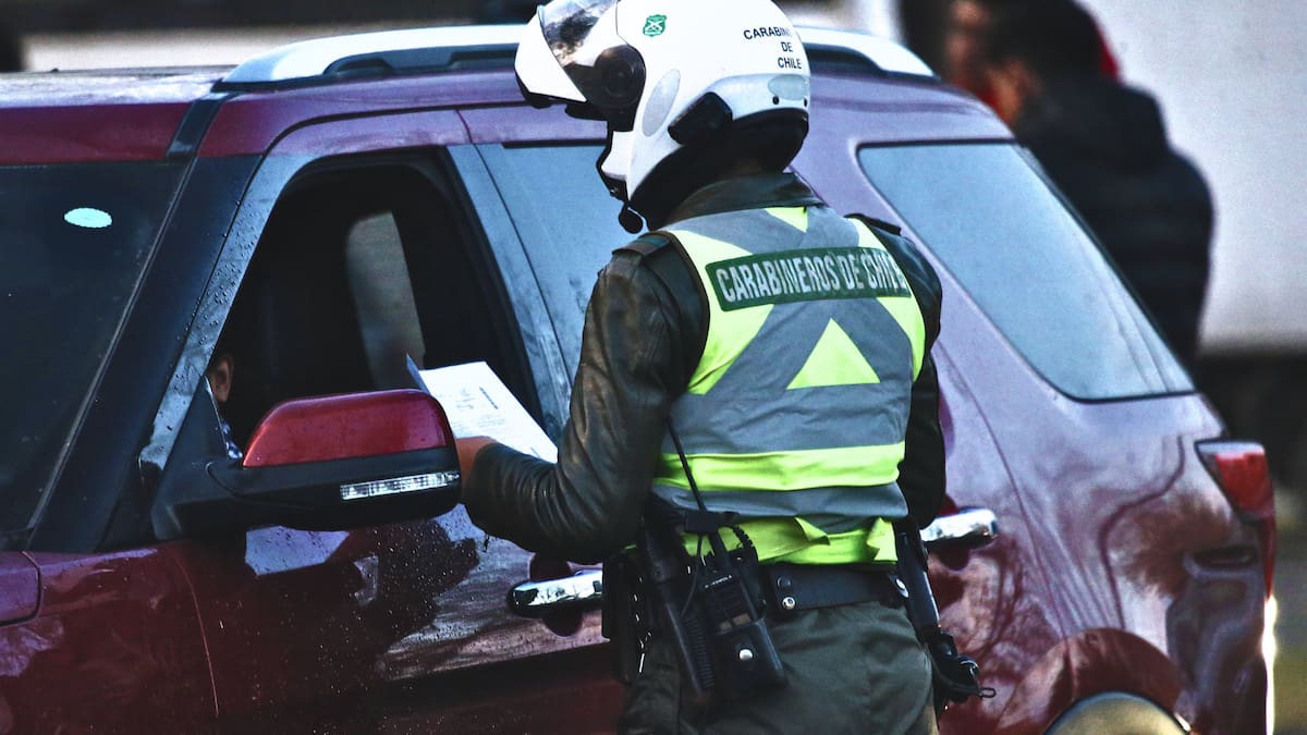 Restricción vehicular: Estas patentes NO podrán circular por Santiago el jueves 25 de junio