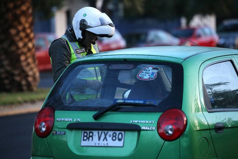 Estos son las patentes que no pueden circular este lunes 12 de agosto en Santiago.