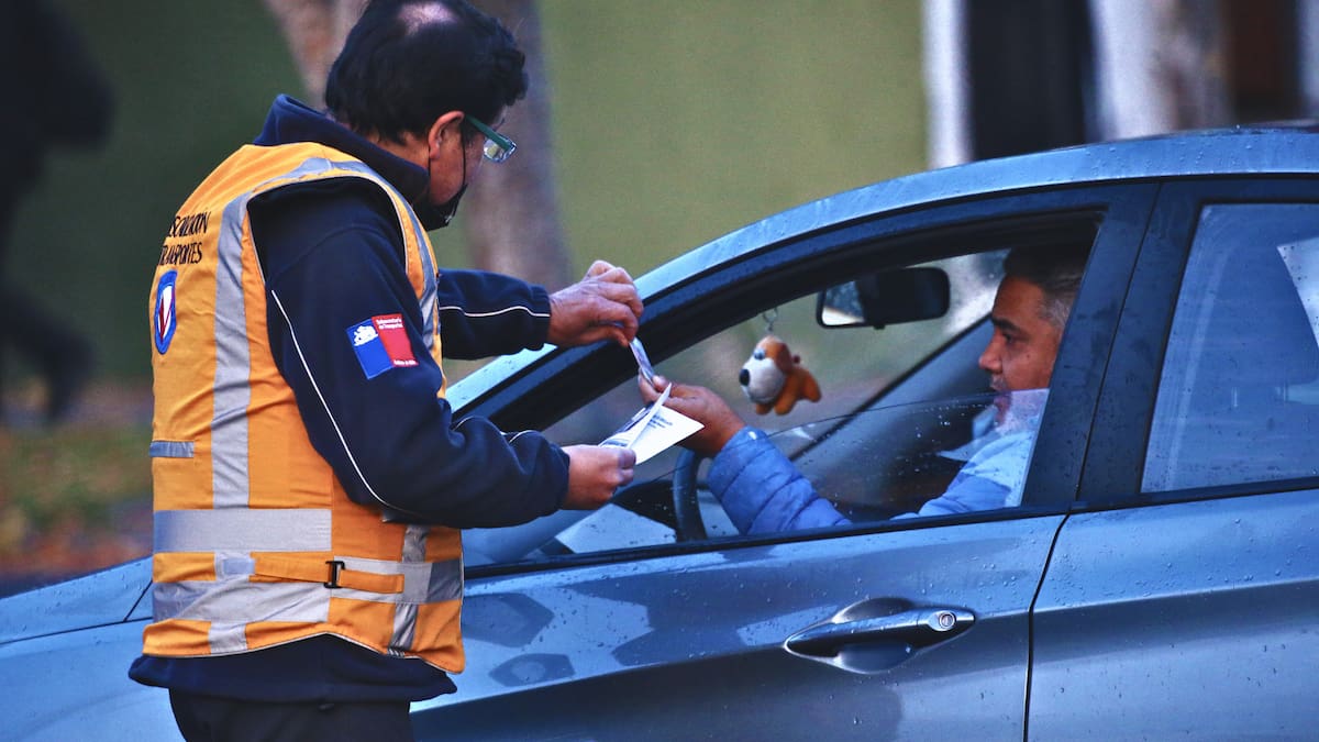 Restricción vehicular para el miércoles 1 de julio: estas patentes NO podrán circular por Santiago