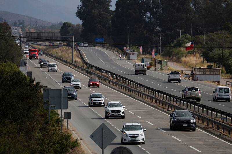 Conoce qué automóviles no podrán circular este jueves en la Región Metropolitana.