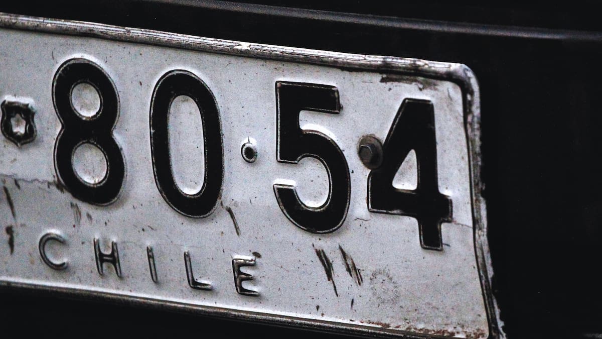 Restricción vehicular para este lunes 27 de julio en Santiago: Conoce los dígitos prohibidos y cómo evitar multas de más de $100.000
