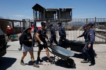 Armada decreta nuevas restricciones de movilidad en zonas afectadas por los incendios forestales en la Región de Valparaíso