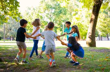 Chile envejece: población menor de 15 años ha disminuido dramáticamente, según resultados del Censo 2024