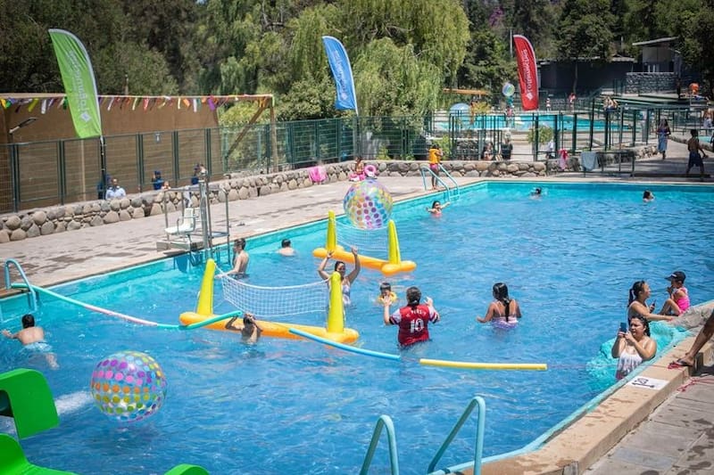Disfruta con tu familia de todas las piscinas.