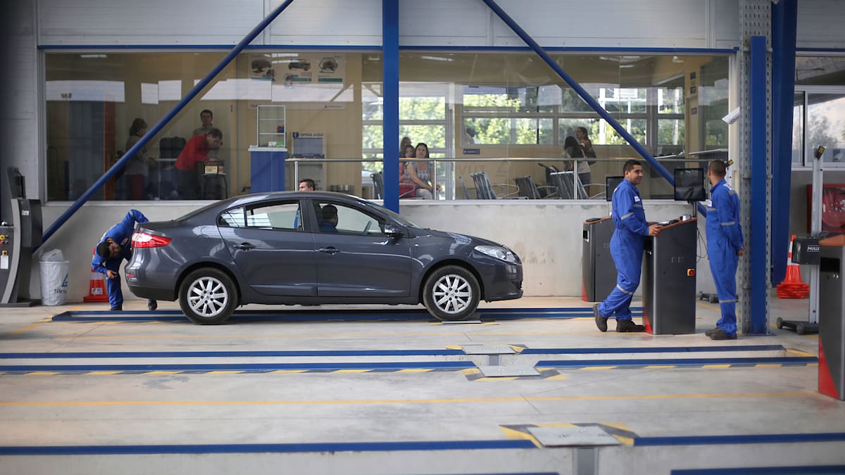 Multa por circular con la revisión técnica vencida: monto del parte y otras sanciones que podrías recibir