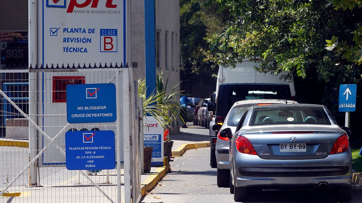 ¿Cuándo le toca la revisión técnica a mi vehículo y de cuánto es la multa por andar con el documento vencido?