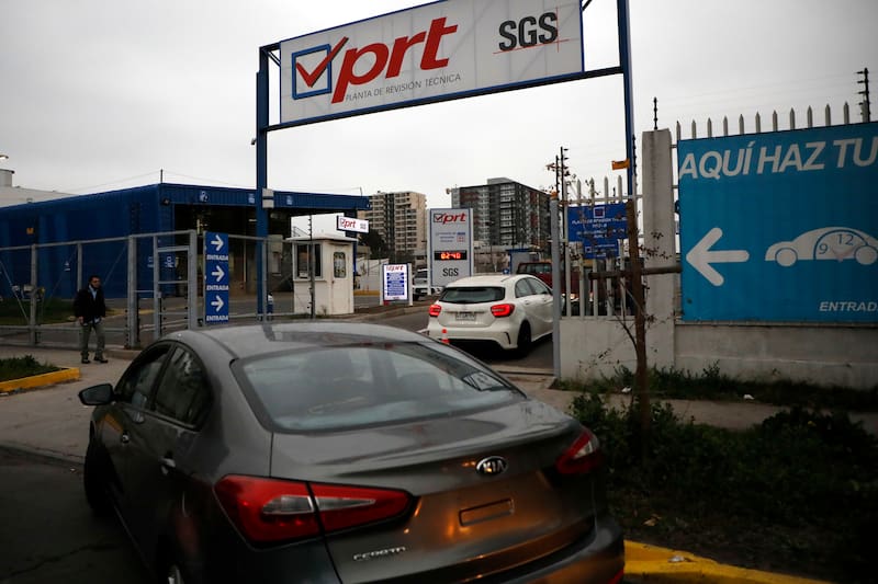 Es importante conocer las fallas que puede presentar tu vehículo antes de que realices la revisión técnica, ya que puede ser uno de los motivos por el que te salga rechazado. Foto: ATON.