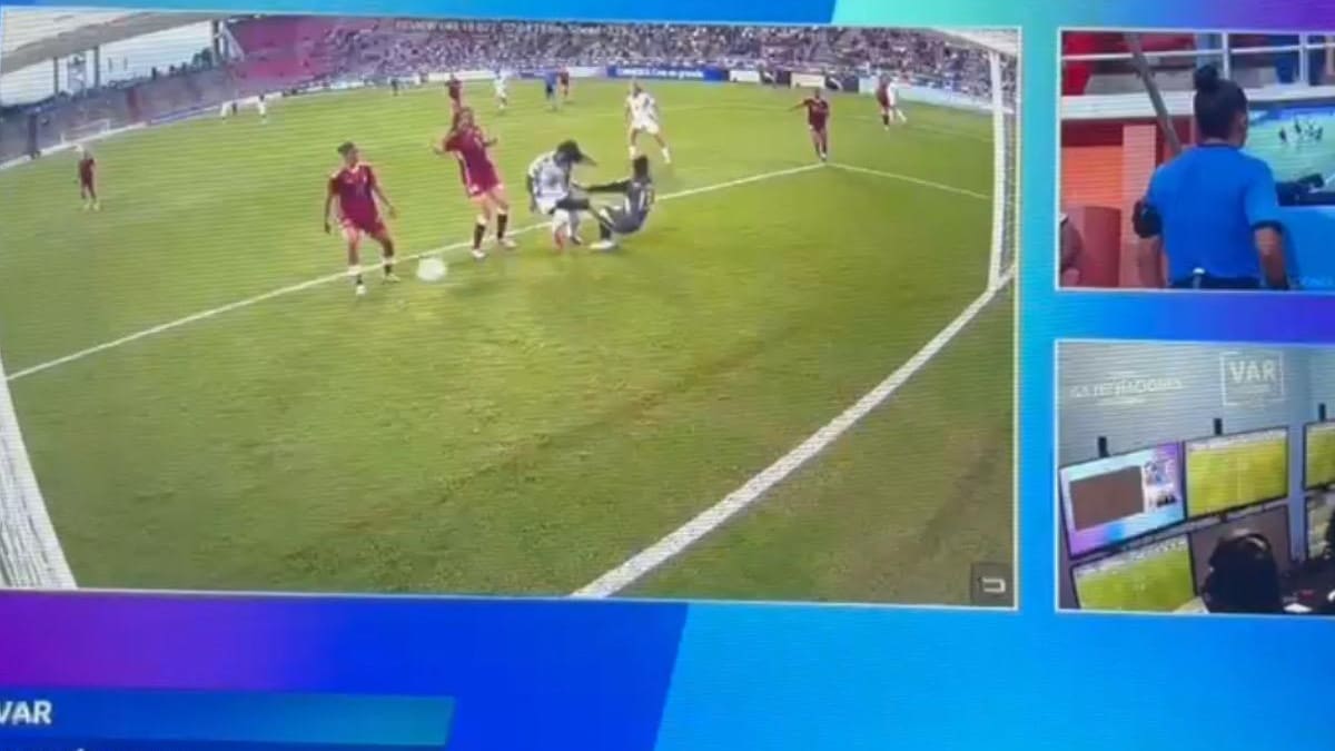 VIDEO | El VAR no funcionaba: Así fue el polémico penal que no le cobraron a La Roja frente a Venezuela