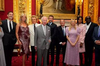 El Rey Carlos recibe a Rod Stewart, David Beckham y más en los premios inaugurales de la Fundación del Rey