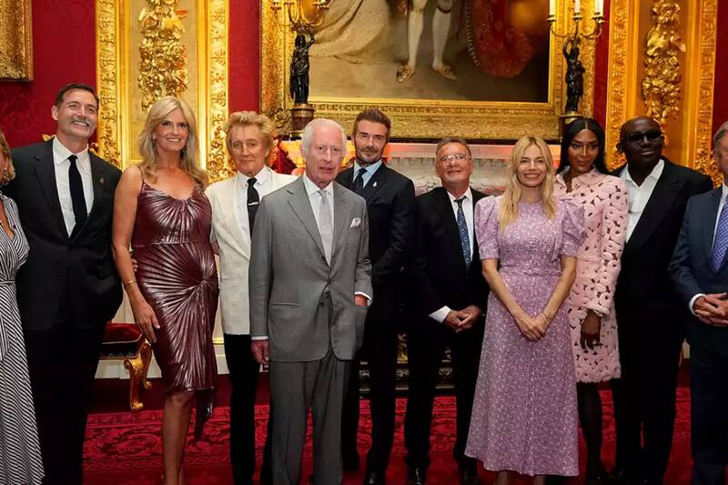 recibió a distintos famosos en los premios de la Fundación del Rey.