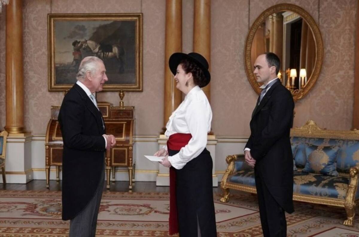 ¿Cómo el Rey Carlos III estaría involucrado en polémico proyecto de exembajadora en Reino Unido?