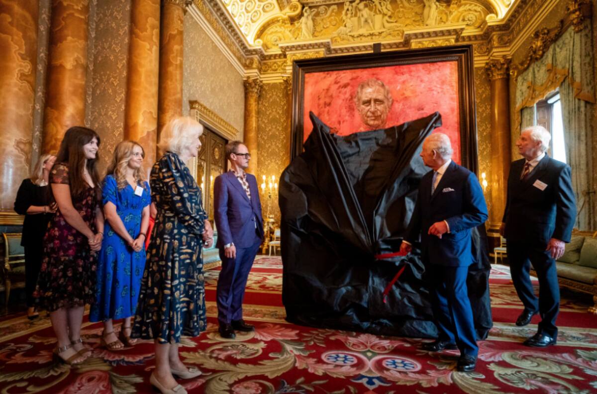 Mira el primer retrato oficial del rey Carlos III