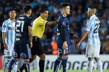 Fue ofrecido a Colo Colo, la U y la UC y ahora desafía al mundo en redes sociales fumando y tomando cerveza