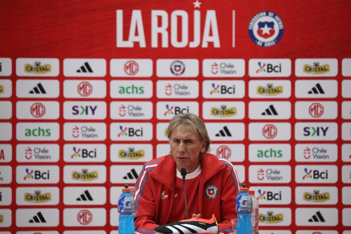 entregó la nómina de La Roja que viajará a Estados Unidos. Foto: Agencia Aton.