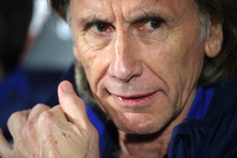 Ricardo Gareca quedó pendiendo de un hilo en La Roja. Foto: Agencia Aton.