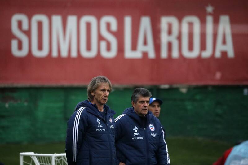 probó dos formaciones para enfrentar a Paraguay.