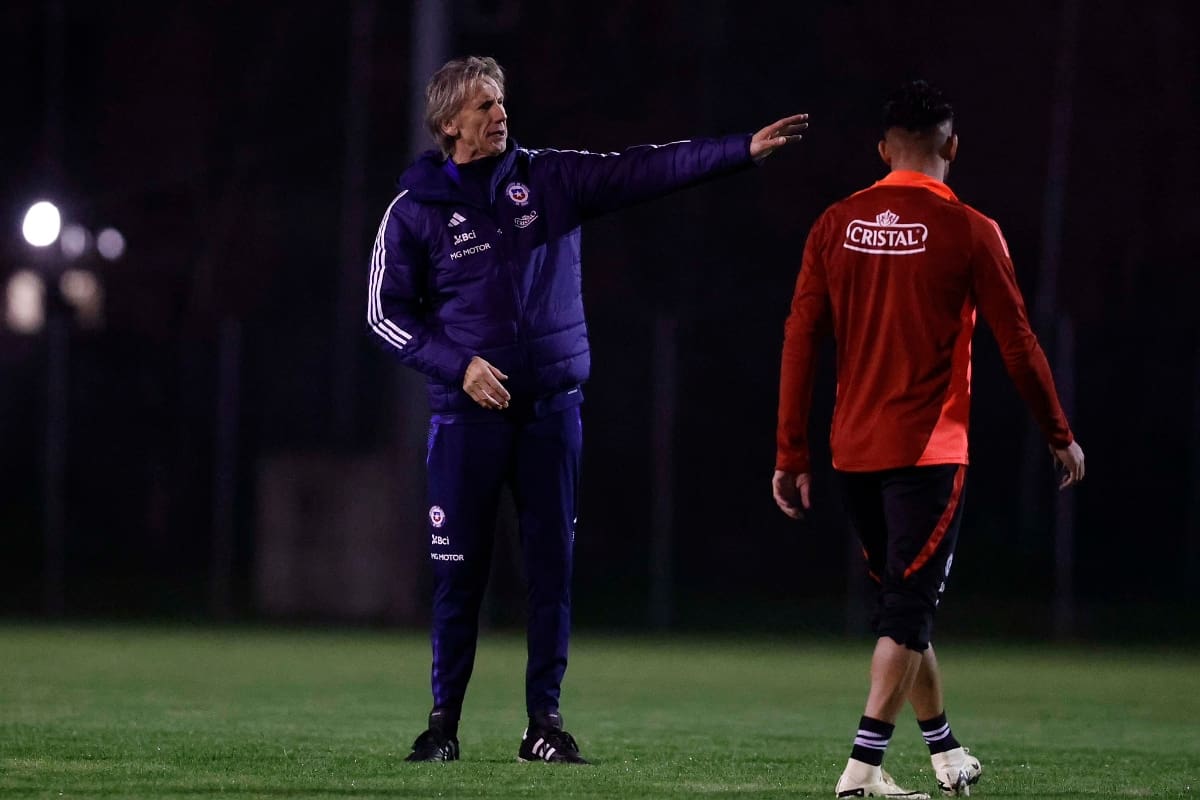 entrenando a La Roja. Foto: @LaRoja.