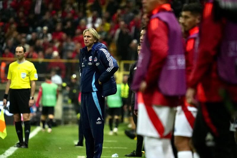está al pendiente de la formación peruana. Foto: Vicente Aránguiz- En Cancha.