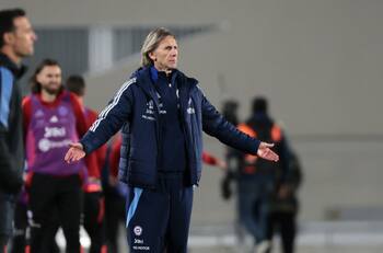 El inesperado entrenador del fútbol chileno que postulan para la Selección Chilena: “Es un estudioso”